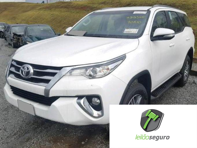 LOTE 002 - TOYOTA HILUX SW4 2017